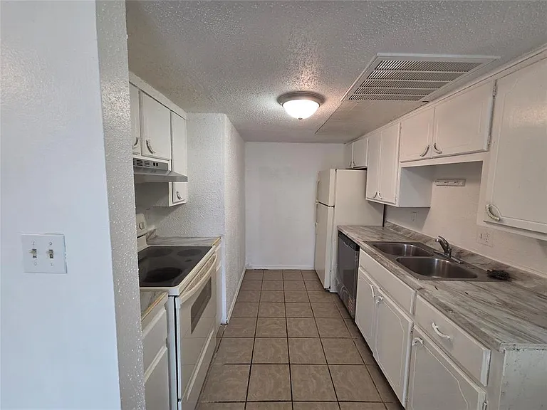 401 SE 12th St #156 — Photo 3