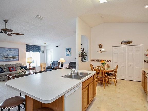 5th image of 2466 SE Dogwood Ave