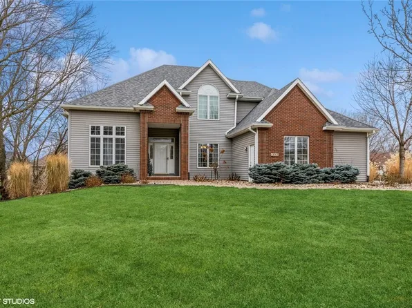 4865 Augusta Ln, Pleasant Hill, IA 50327