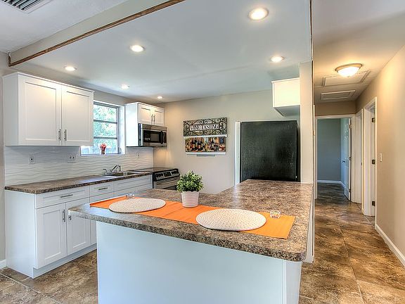 4th image of 3633 Riverland Rd