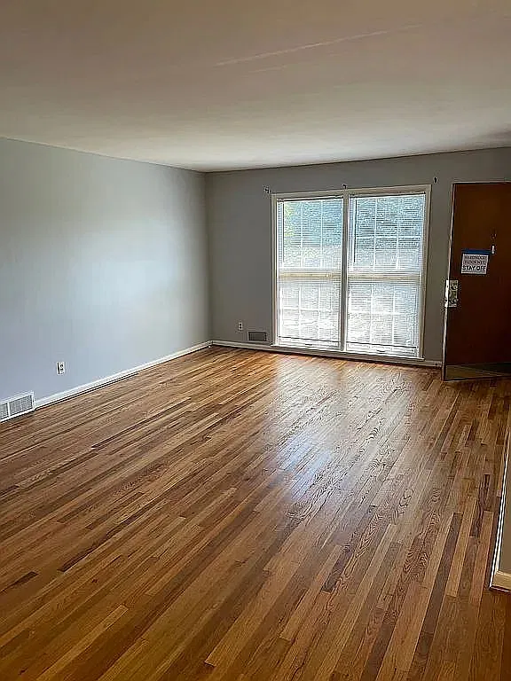 2 bed, 1200 sqft, $1,250 — Photo 2