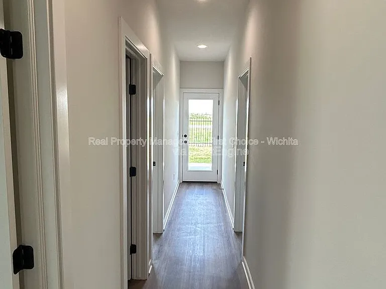 138 N Gowen St — Photo 24