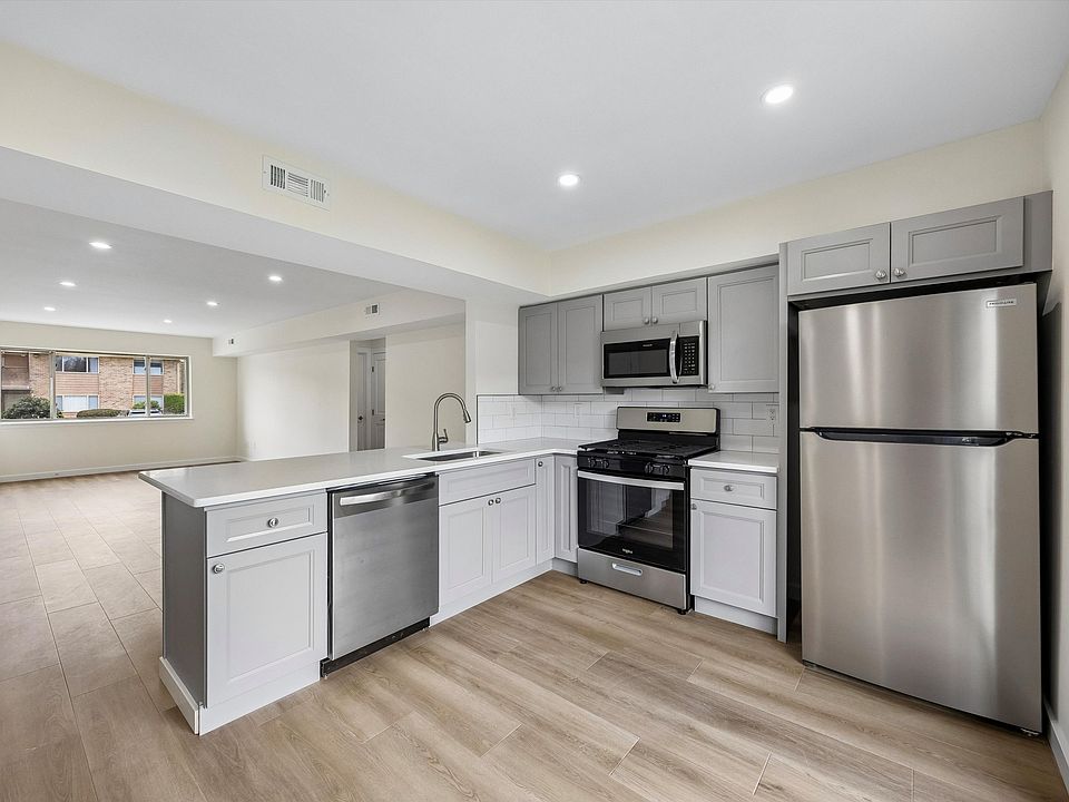 1st image of 501 Bradley Ct