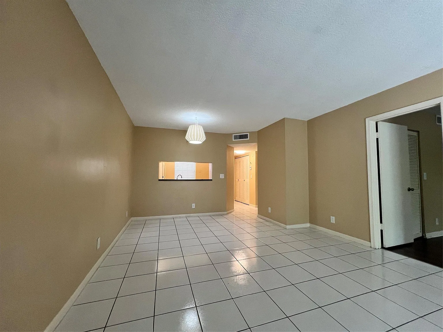 2 bed, 2.0 bath, 805 sqft, $1,950 — Photo 3