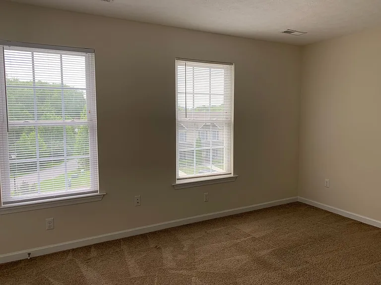 9 Gloucester Dr — Photo 5