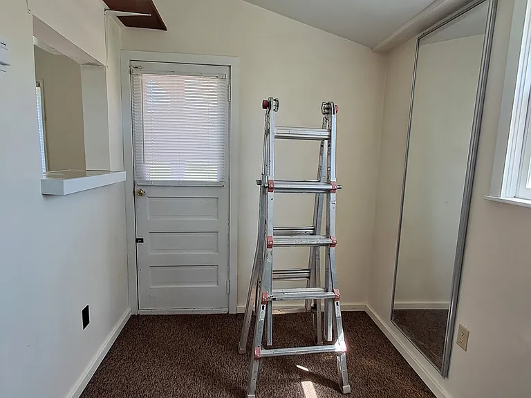 Side where kitchen is, a little room off to the side.