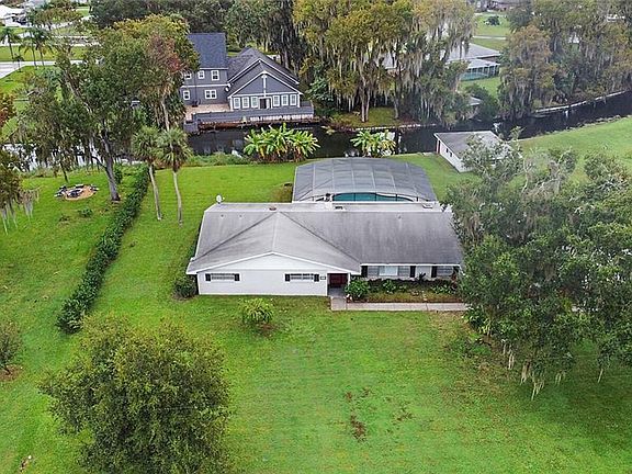3rd image of 310 Waterwood Dr