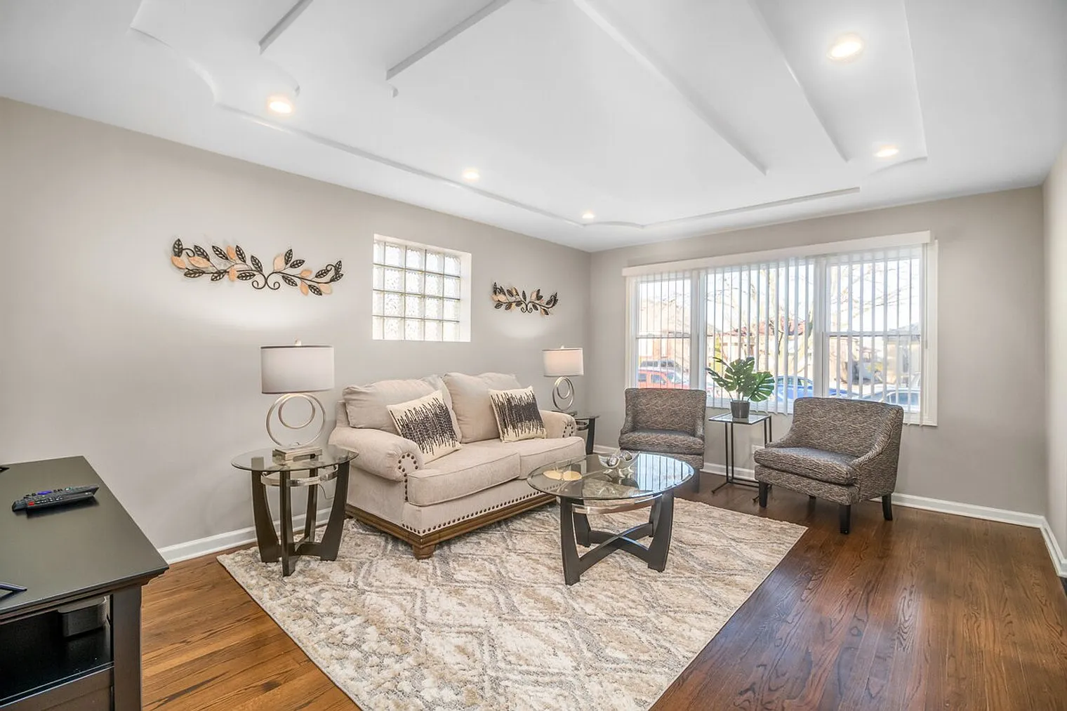 3 bed, 2.0 bath, $16,016 — Photo 2