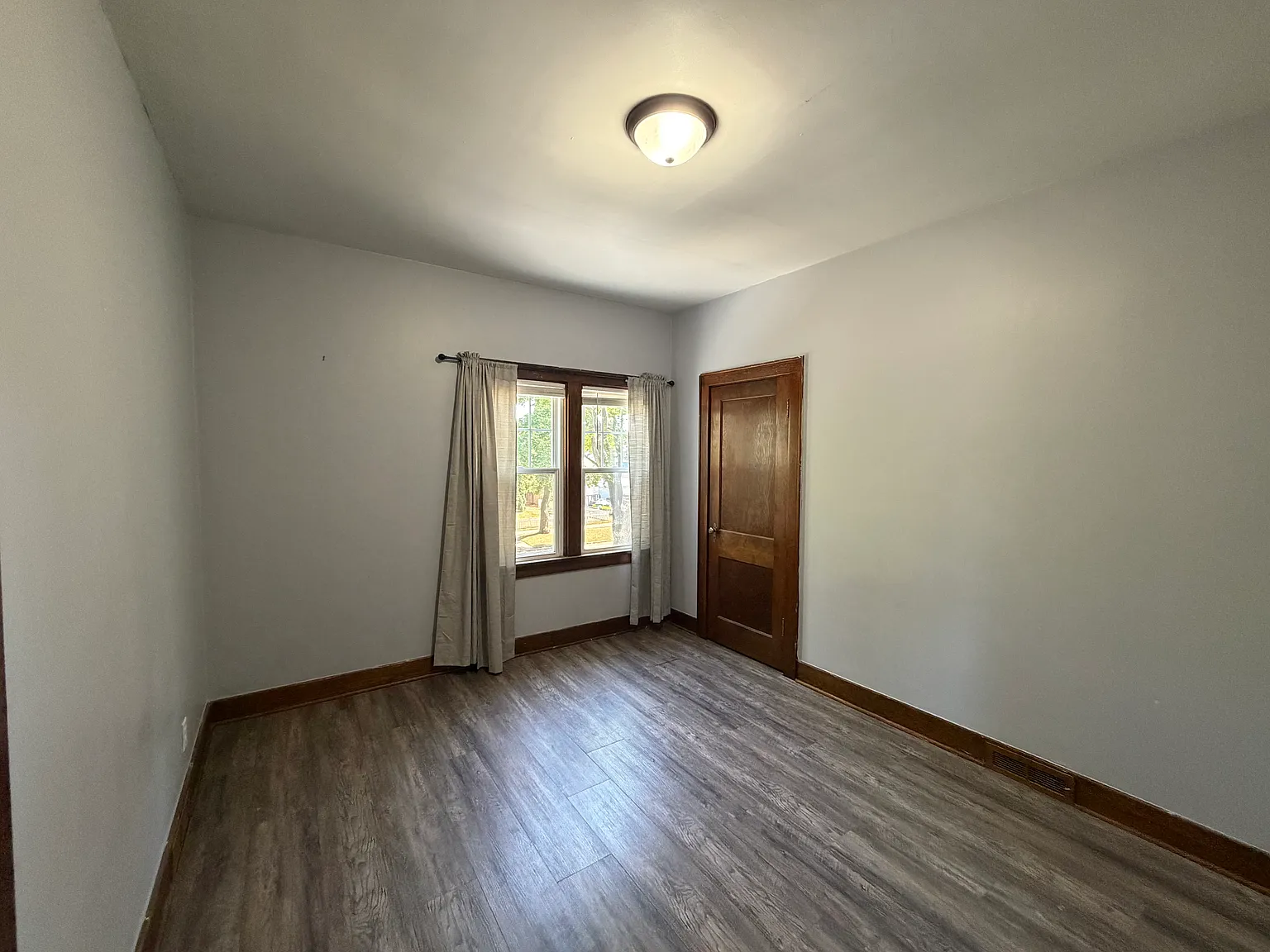 2 bed, $1,300 — Photo 4