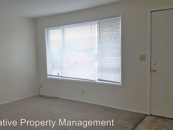 4th image of 883 SE 11th Ave APT 03