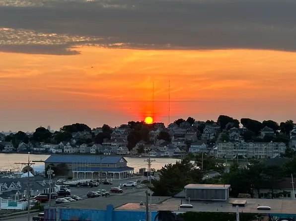 9 Park Ave APT 618, Hull, MA 02045