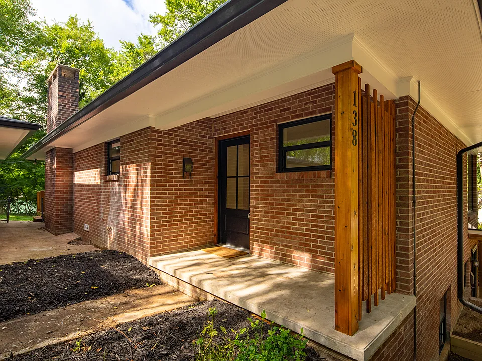138 Ash Ln