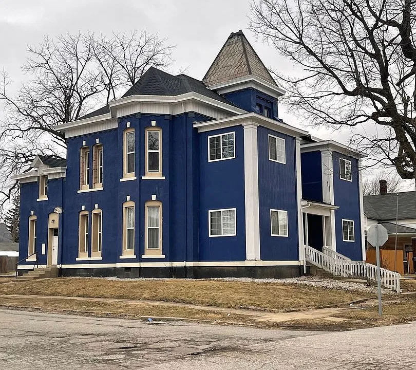 500 N Gentry St