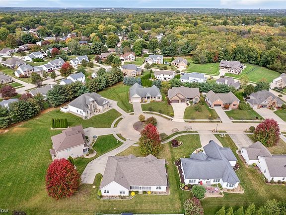 4th image of 882 Laurel Cir