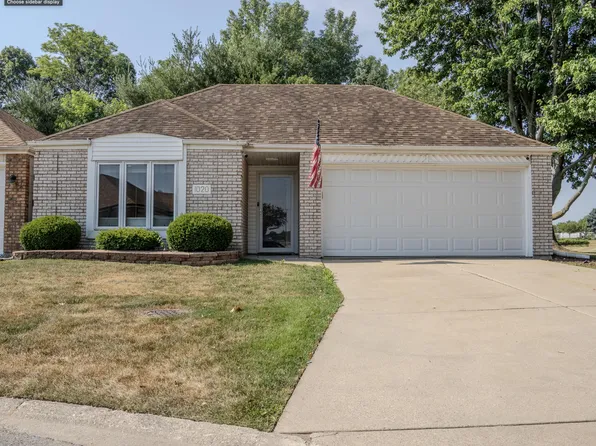 1020 Flag Ln, Dyer, IN 46311