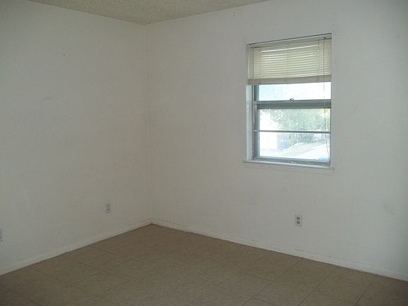 5th image of 913 Dryden Ave Unit B