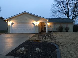 141 White Pines Cir, Decatur, IL 62521