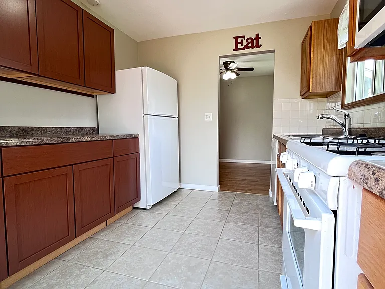 1185 Camden Ln — Photo 8