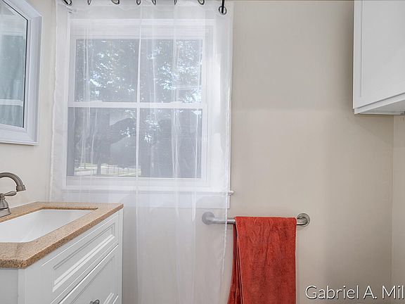 3rd image of 845 Neland Ave SE