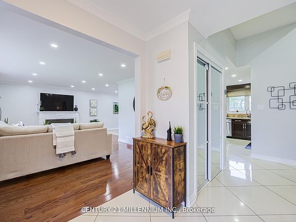5th image of 18 Ridgehill Dr