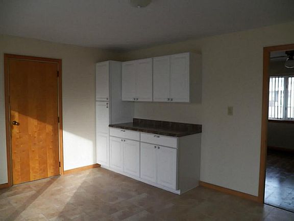 4th image of 1136 Evergreen Dr