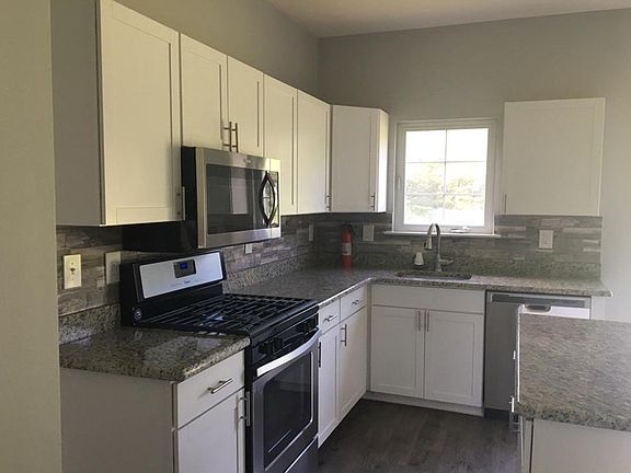 3rd image of 14 Meadow Hills Dr