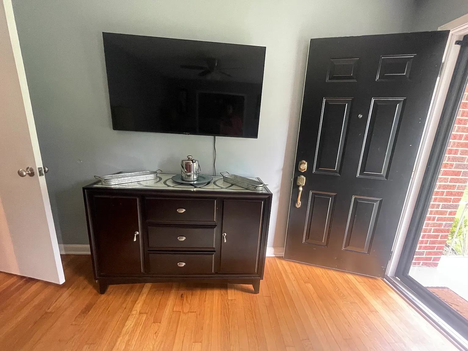 3 bed, 1176 sqft, $1,695 — Photo 3