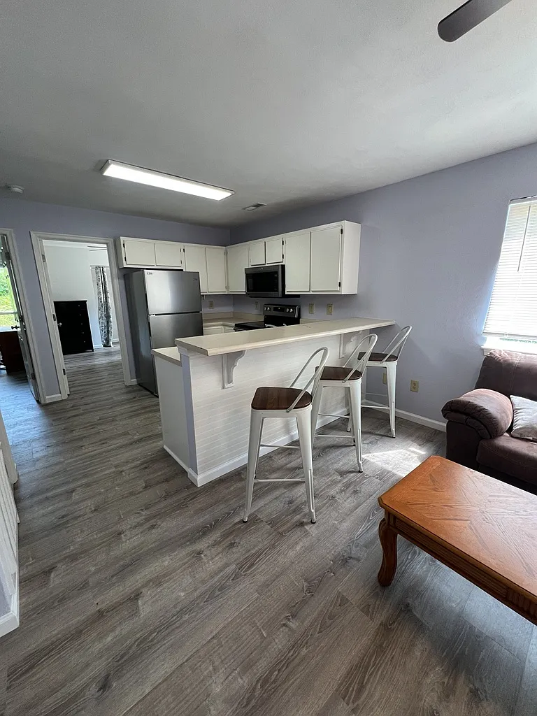1552 Devon Lane — Photo 2