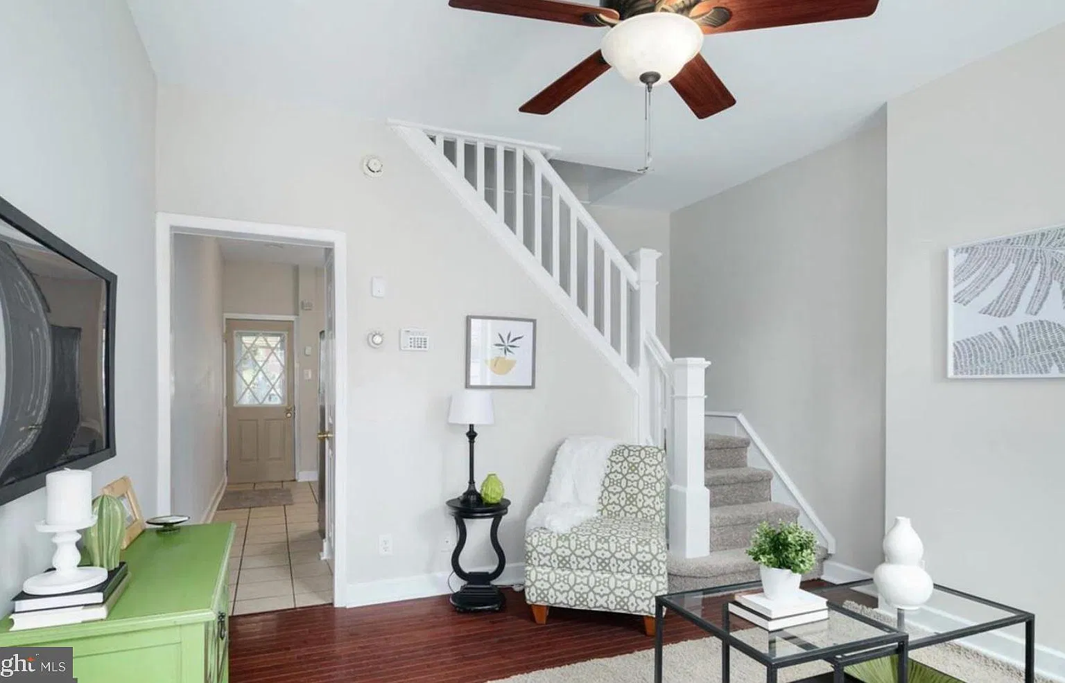 2 bed, 1.0 bath, 718 sqft, $1,500 — Photo 2
