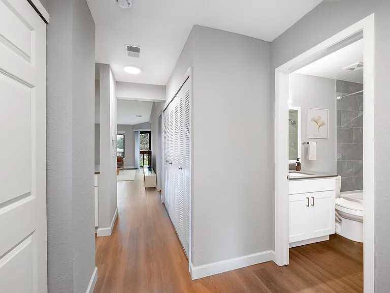 Oak Hill Apartments — Photo 9