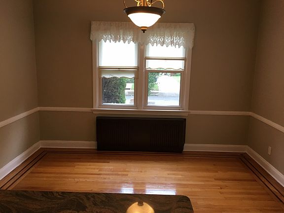 4th image of 33 Sylvia Ln