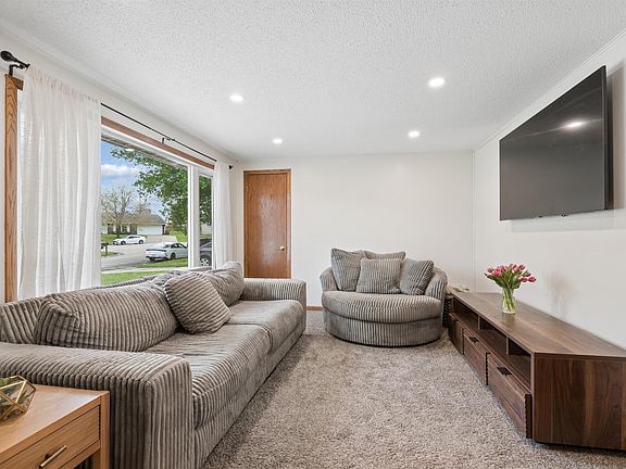 4th image of 5523 Northwood Ct
