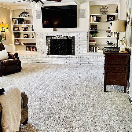 Spacious den/family room