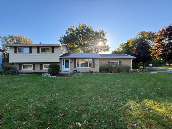 3802 Victoria Dr, Valparaiso, IN 46383