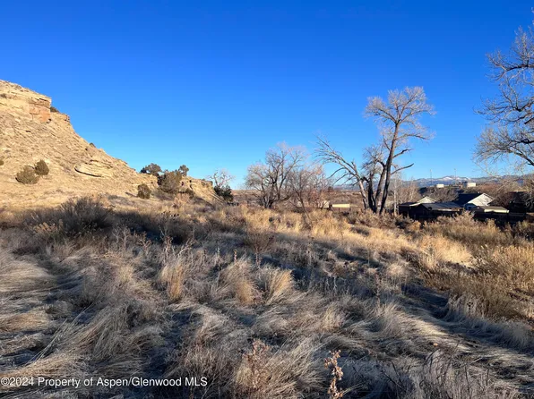 Howard Ave, Rifle, CO 81650