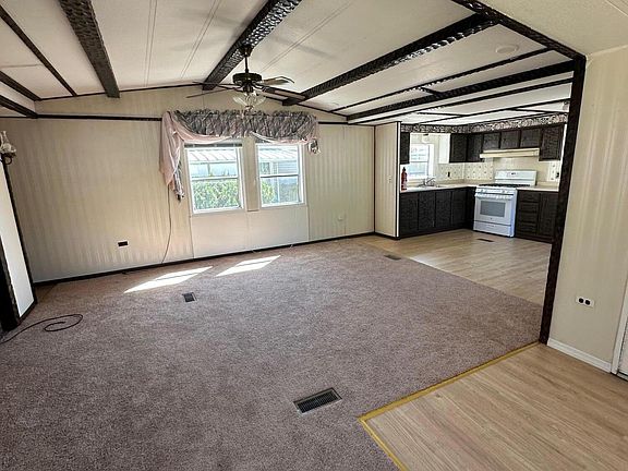 4th image of 16 Maplewood Dr