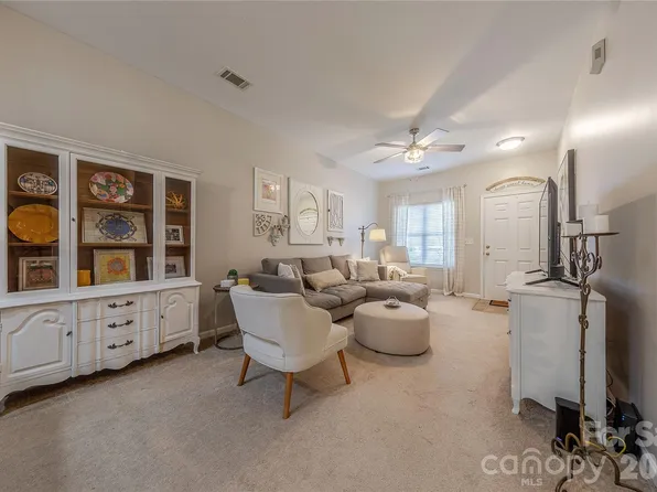 124 Clydesdale Ct, Matthews, NC 28104