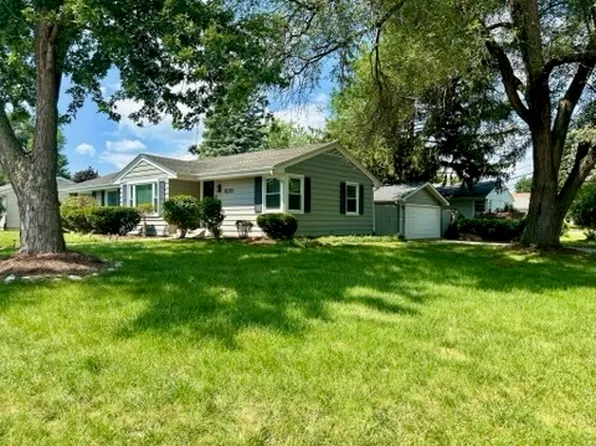 820 Jay St, Elgin, IL 60120