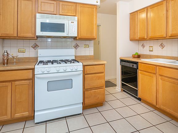 4th image of 1475 Rebecca Dr APT 216