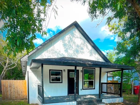 1010 Elm St, Bonham, TX 75418