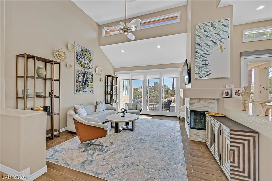 2 bed, 2.5 bath, 1910 sqft, $5,500 — Photo 3