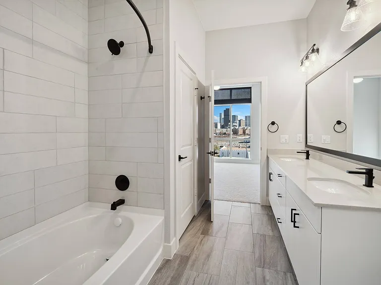 RiNo_interior_bathroom (2)