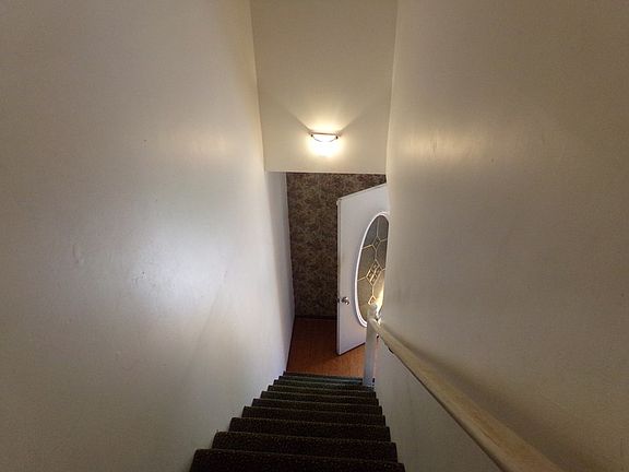 4th image of 236 Searcy St