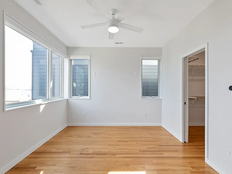 1310 W Clay St — Photo 15