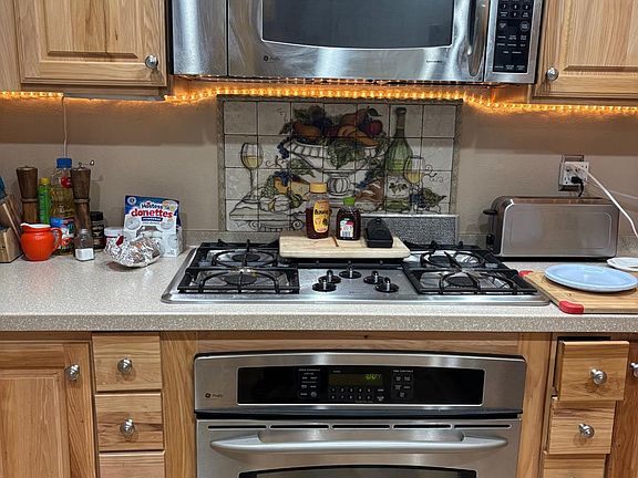 4th image of 18571 Glenview Ct