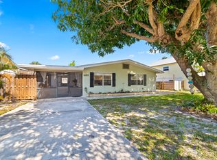 1051 NE Glass Dr, Jensen Beach, FL 34957