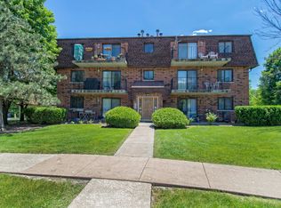 1204 Whispering Hills Ct APT 204, Naperville, IL 60540
