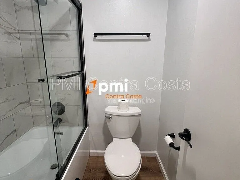 470 N Civic Dr #204 — Photo 13