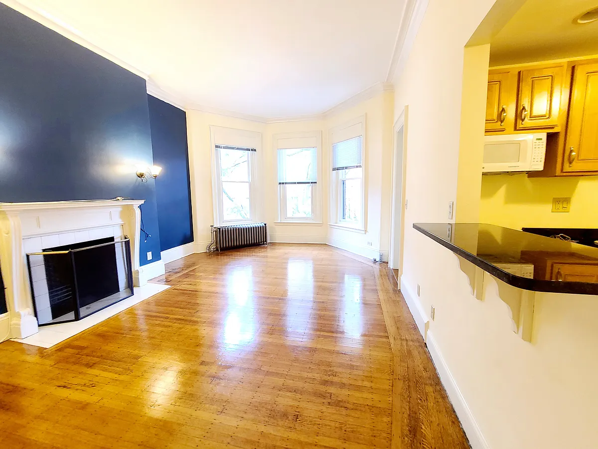 Building Photo - 379 Commonwealth Ave #11