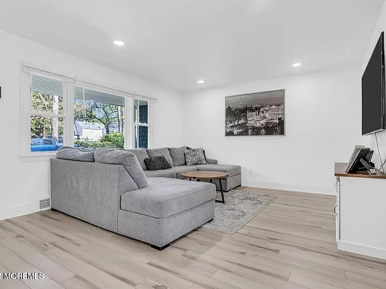 1506 Evergreen Ave — Photo 5